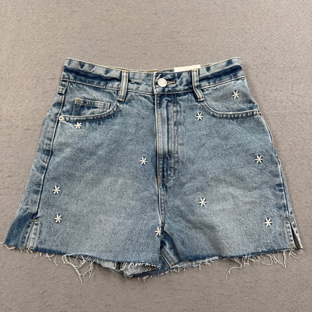 NEW Ardene Mom Shorts Women's 1 Blue Denim High Rise Frayed Hem Star Embroidered